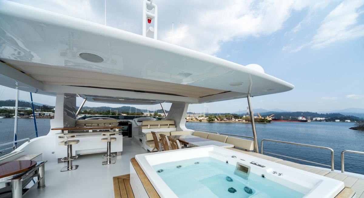 ANTONIA II yacht charter 3