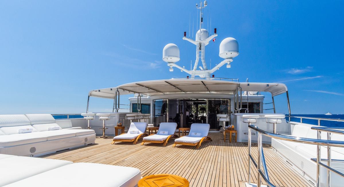 APOGEE yacht charter 3
