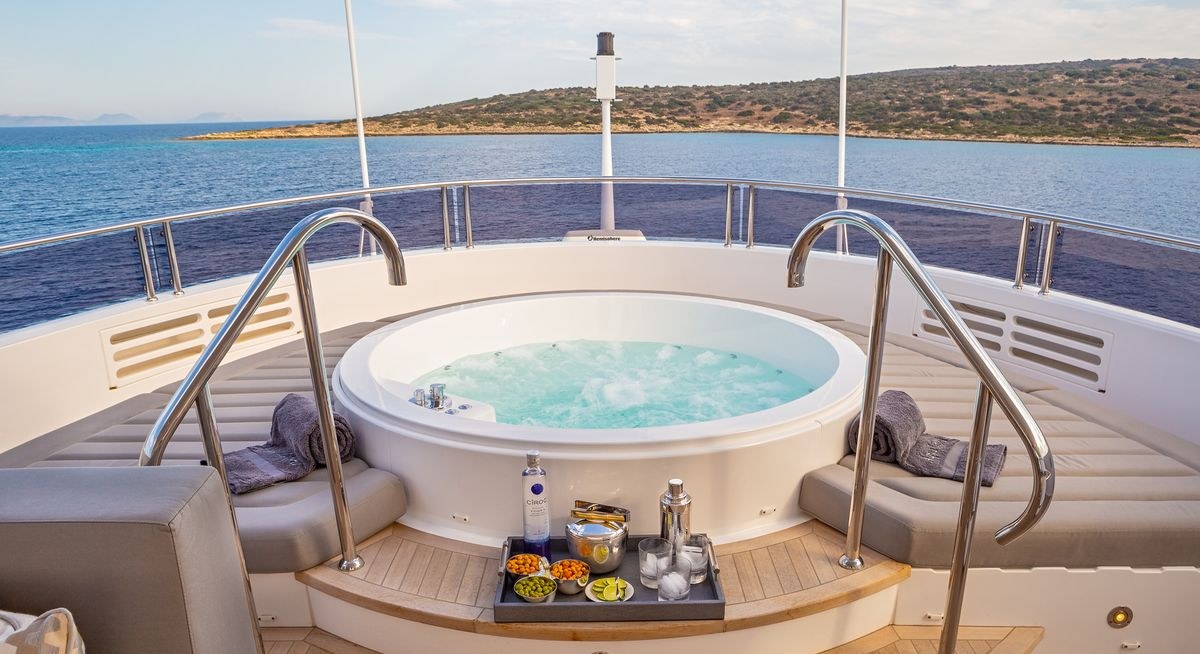 AQUA LIBRA yacht charter 2