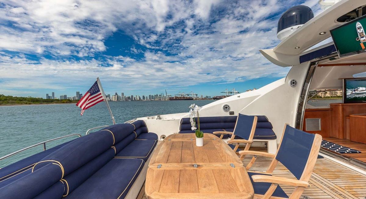AQUAHOLIC yacht charter 4