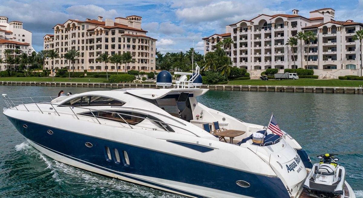 AQUAHOLIC yacht charter 3