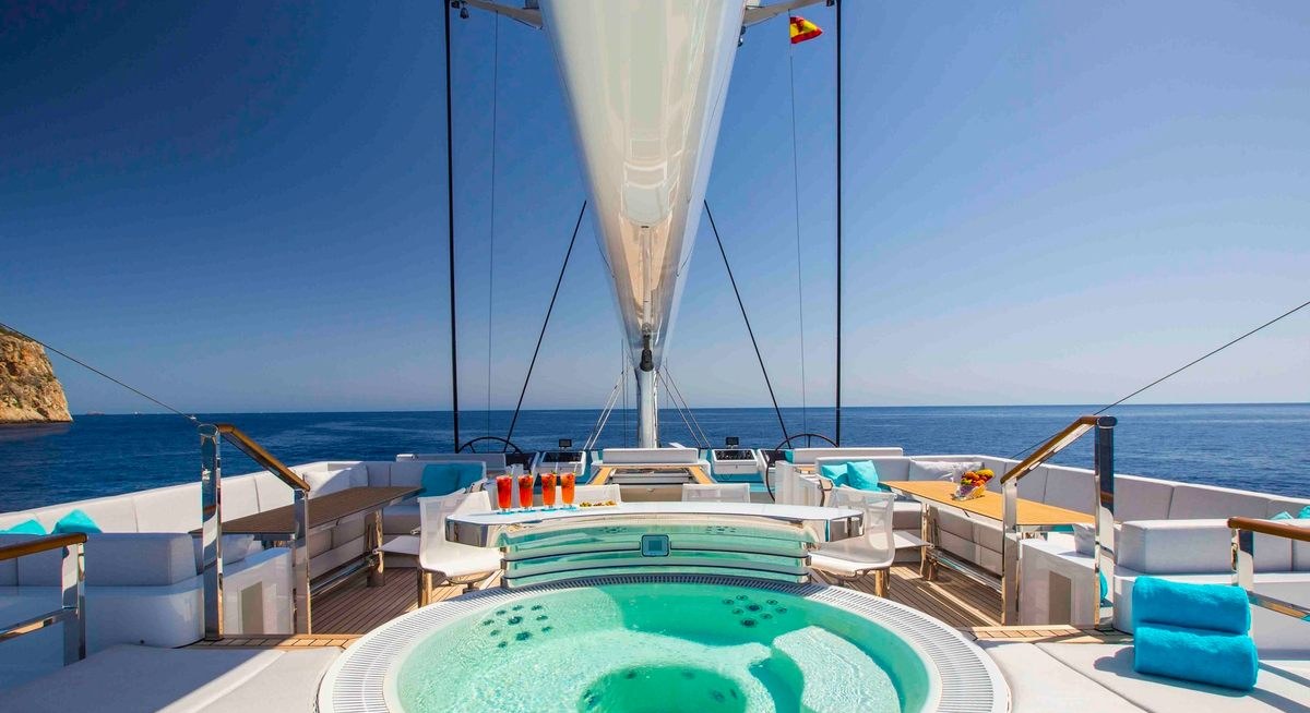 AQUIJO yacht charter 2