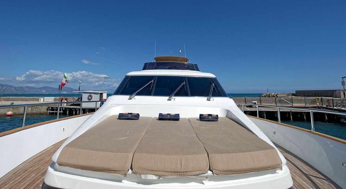 AQVA yacht charter 2
