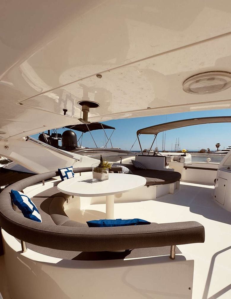 ARCELIA yacht charter 3