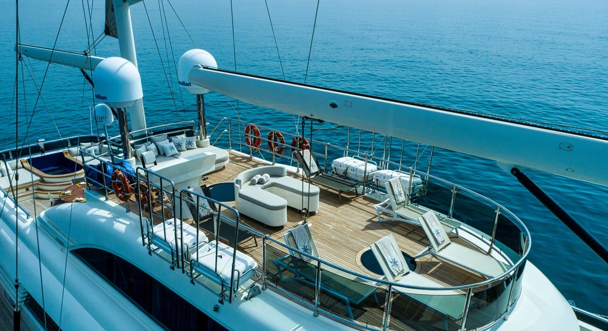 ARESTEAS yacht charter 4
