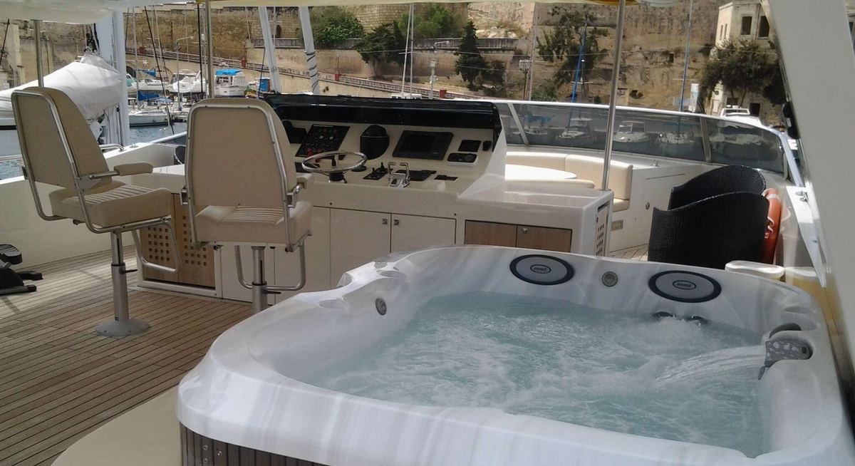 ARIA yacht charter 2