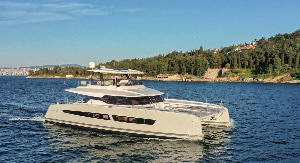 ARIVA yacht charter 5