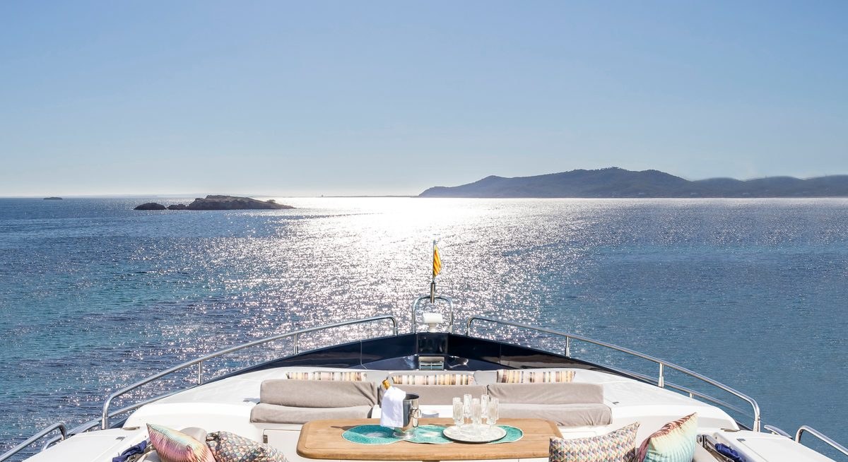 ARIYAS yacht charter 2
