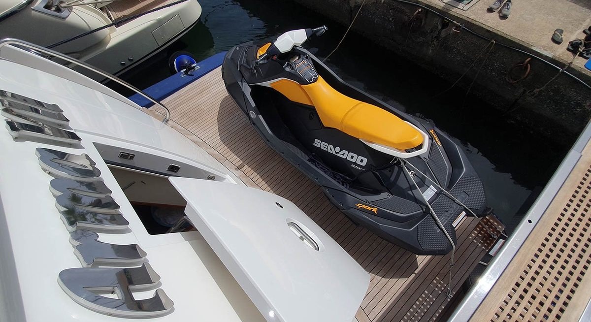 ARMA VII yacht charter 3