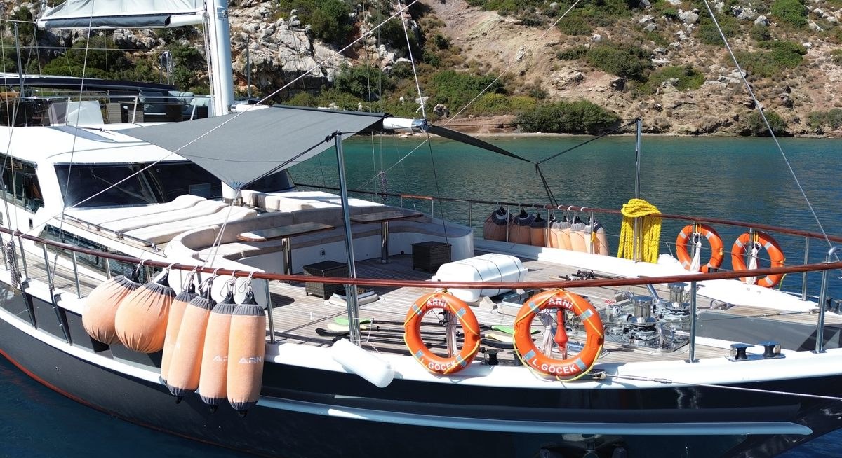 ARNI yacht charter 2