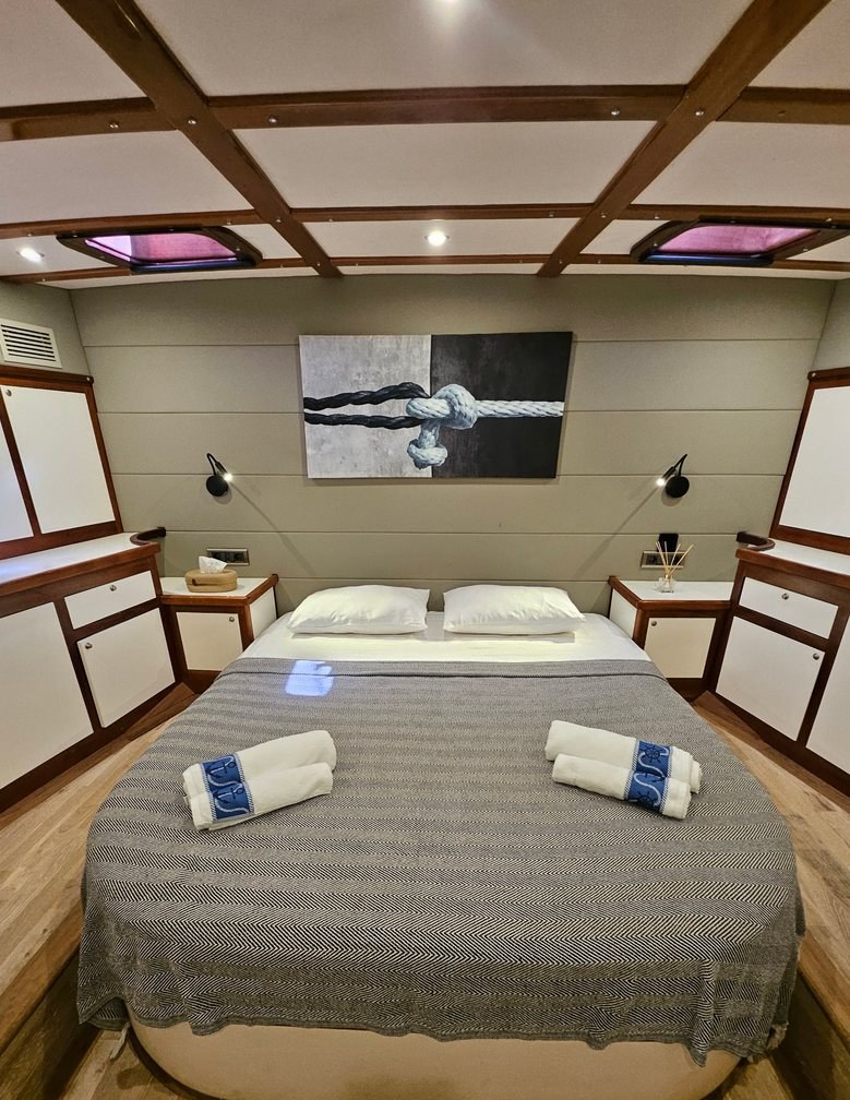 ARNI yacht charter 5