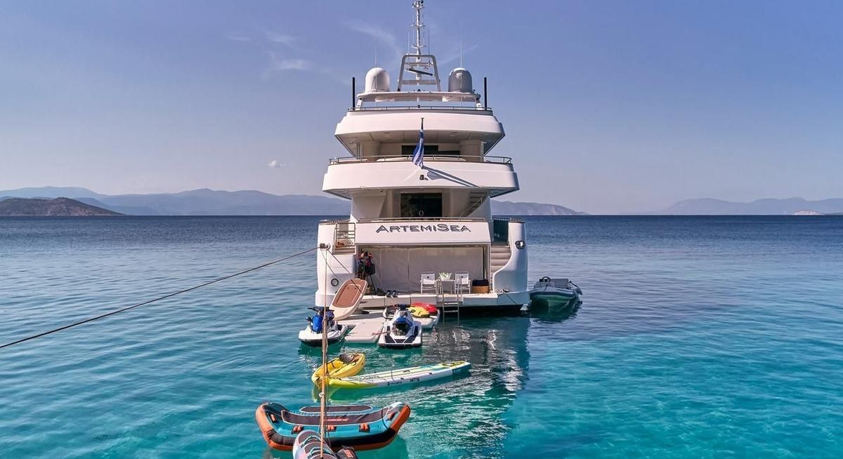 ARTEMISEA yacht charter 5