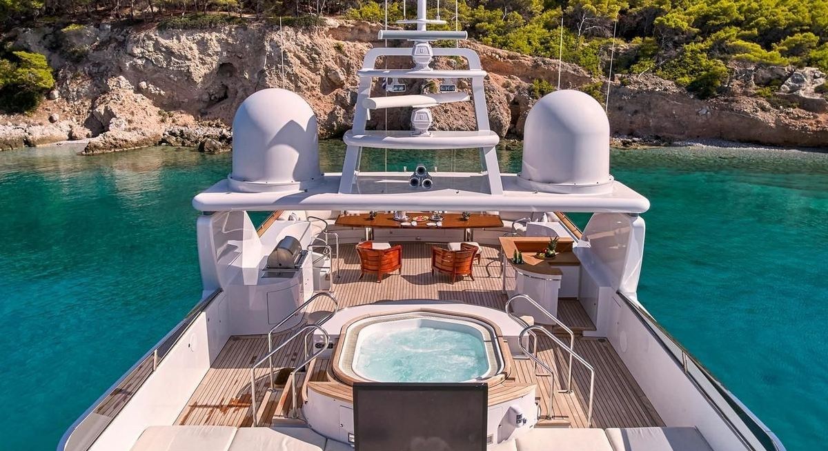 ARTEMISEA yacht charter 2