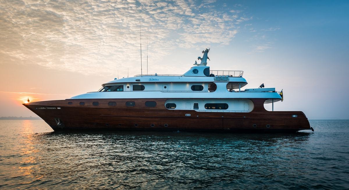 ASHENA yacht charter 1