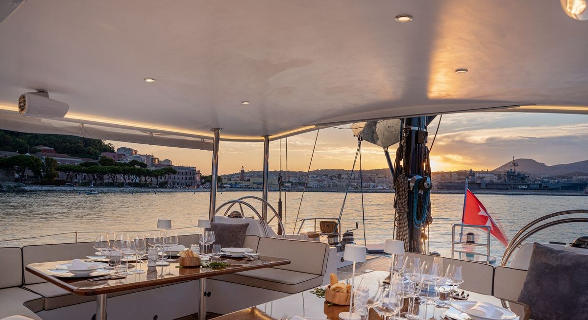 ASHLEYROSE 110 yacht charter 5