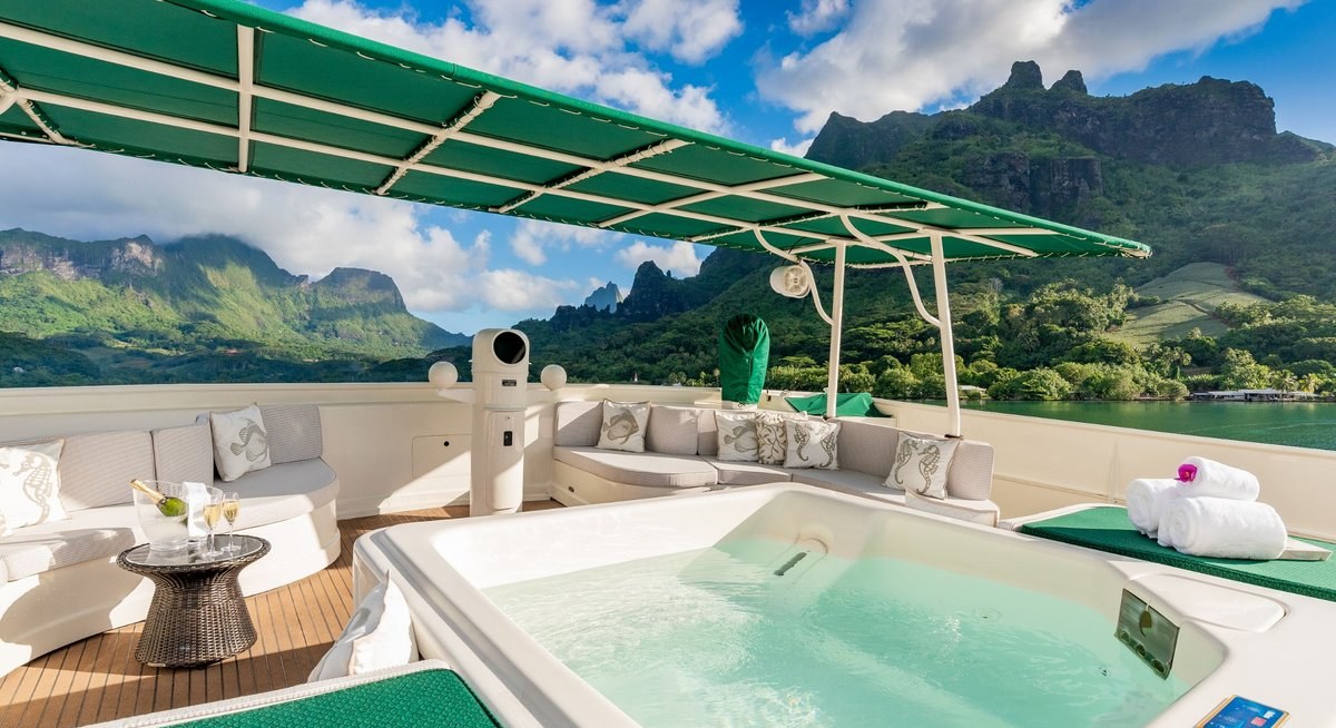 ASKARI yacht charter 2
