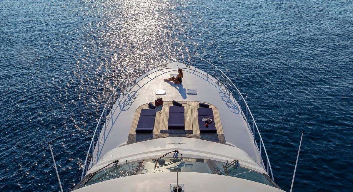 ASTRAPE yacht charter 4