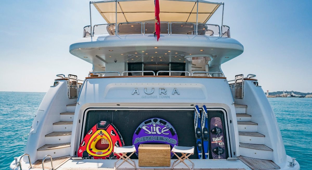 AURA yacht charter 5