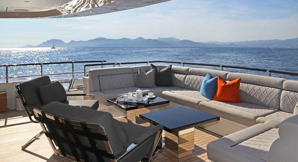 AURELIA yacht charter 4