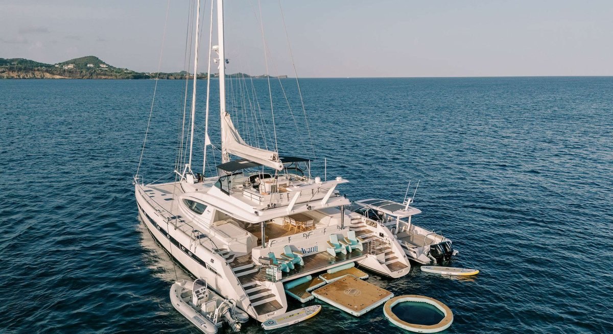 AVANTI yacht charter 5