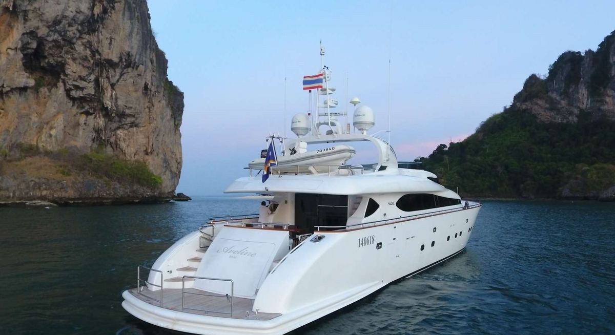 AVELINE yacht charter 5