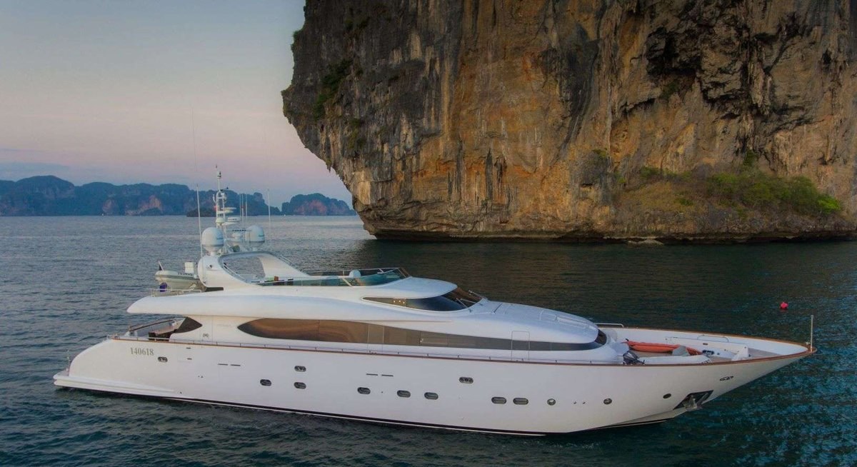 AVELINE yacht charter 1