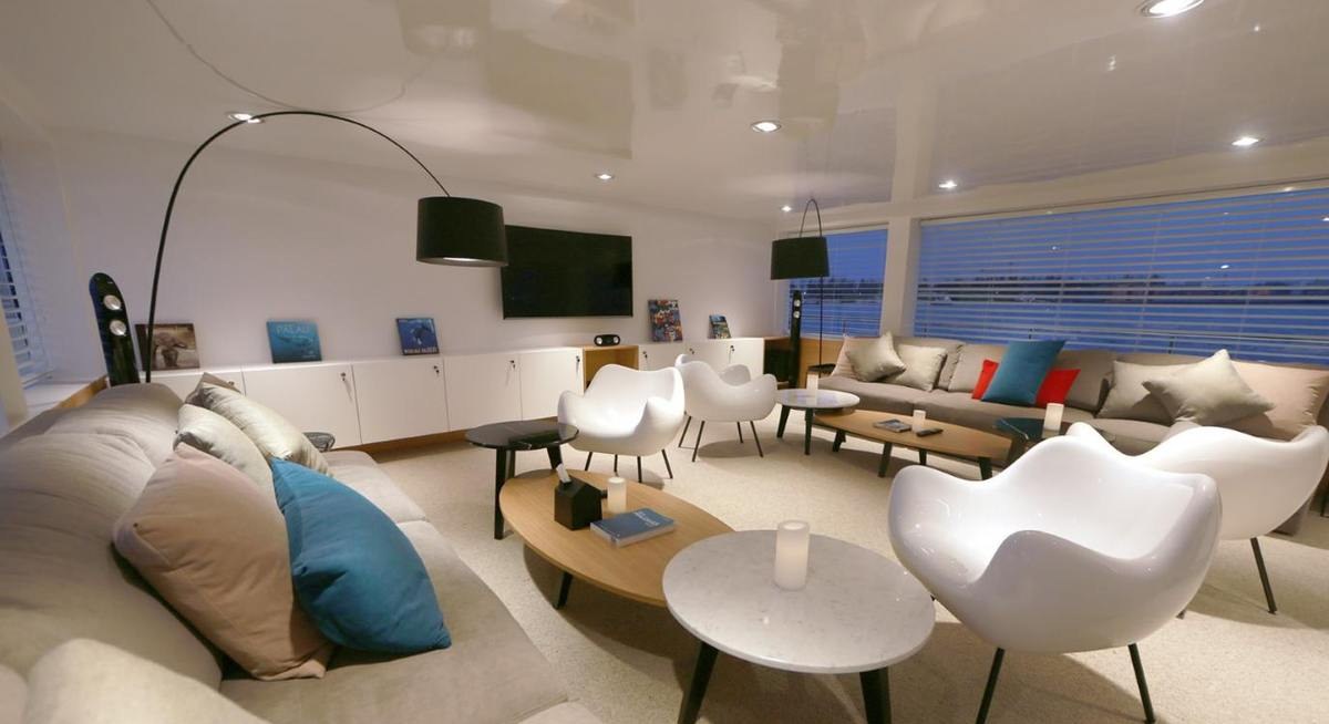 AZALEA yacht charter 3