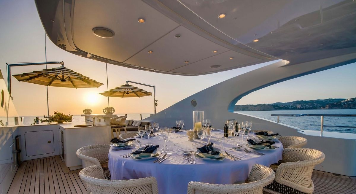 AZIZA yacht charter 3