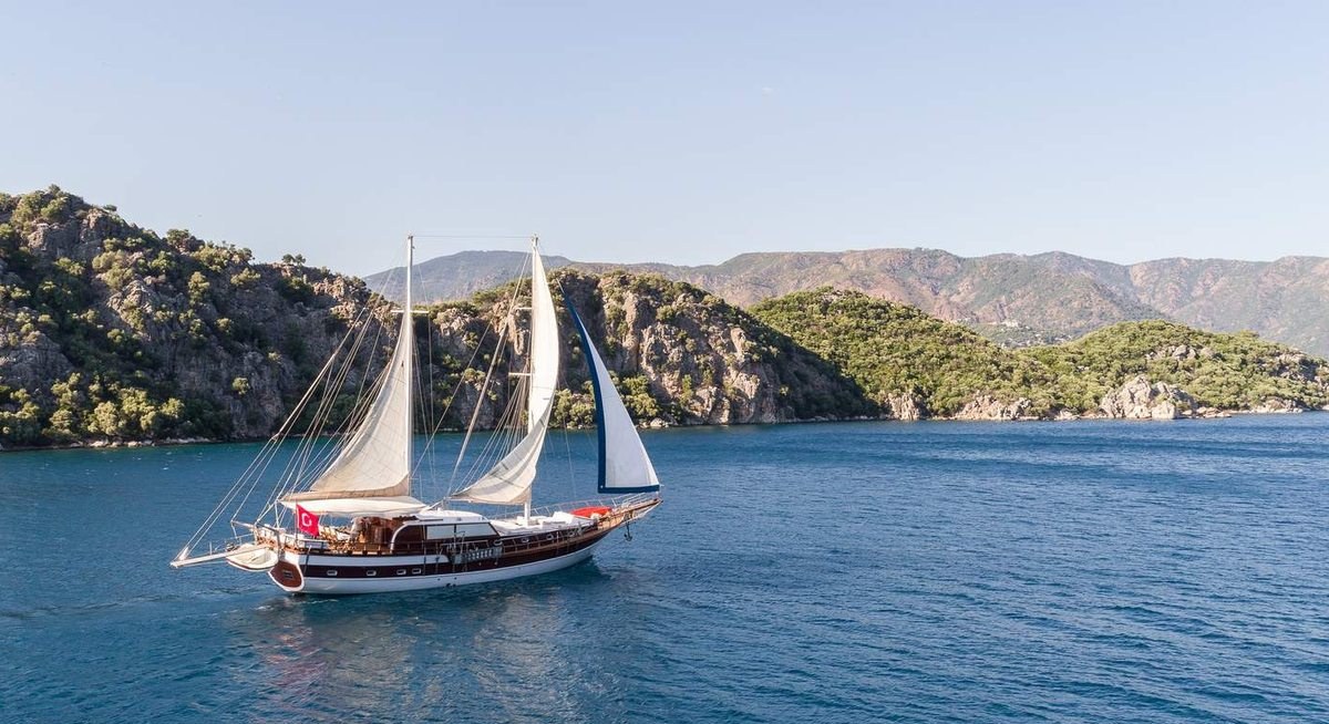 AZRA DENIZ yacht charter 1