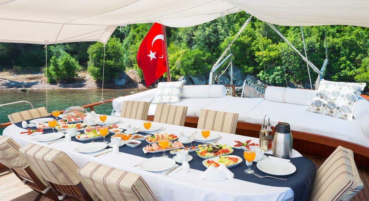 AZRA DENIZ yacht charter 2