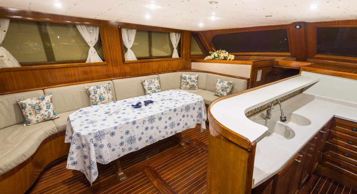 AZRA DENIZ yacht charter 5