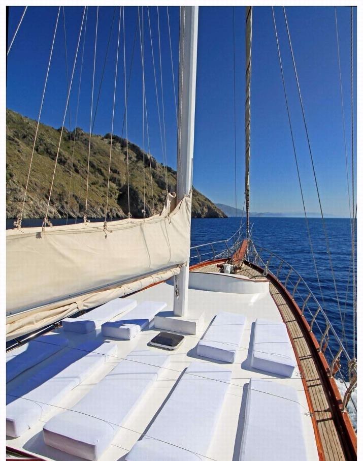 AZRA DENIZ yacht charter 3