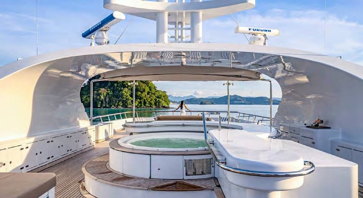 AZUL V yacht charter 2