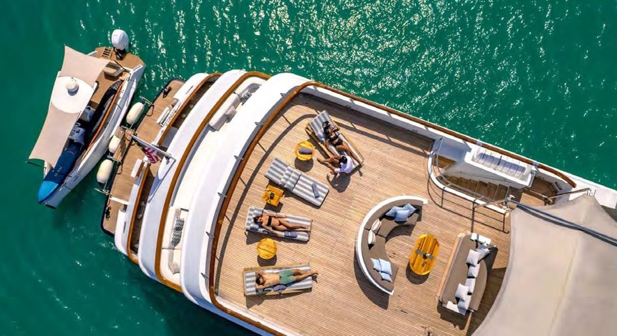 AZUL V yacht charter 4