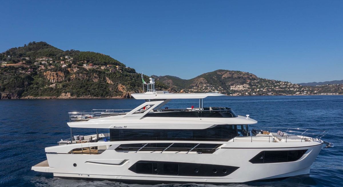 AZUR yacht charter 1
