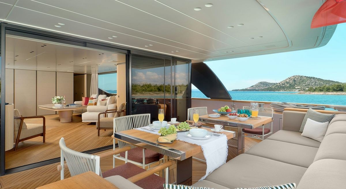 AZZURRI yacht charter 4