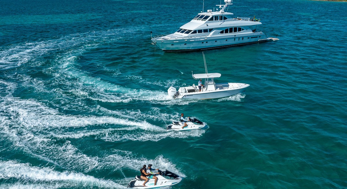 B HAPPY yacht charter 5