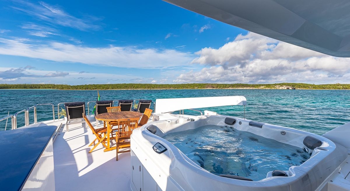 B HAPPY yacht charter 3