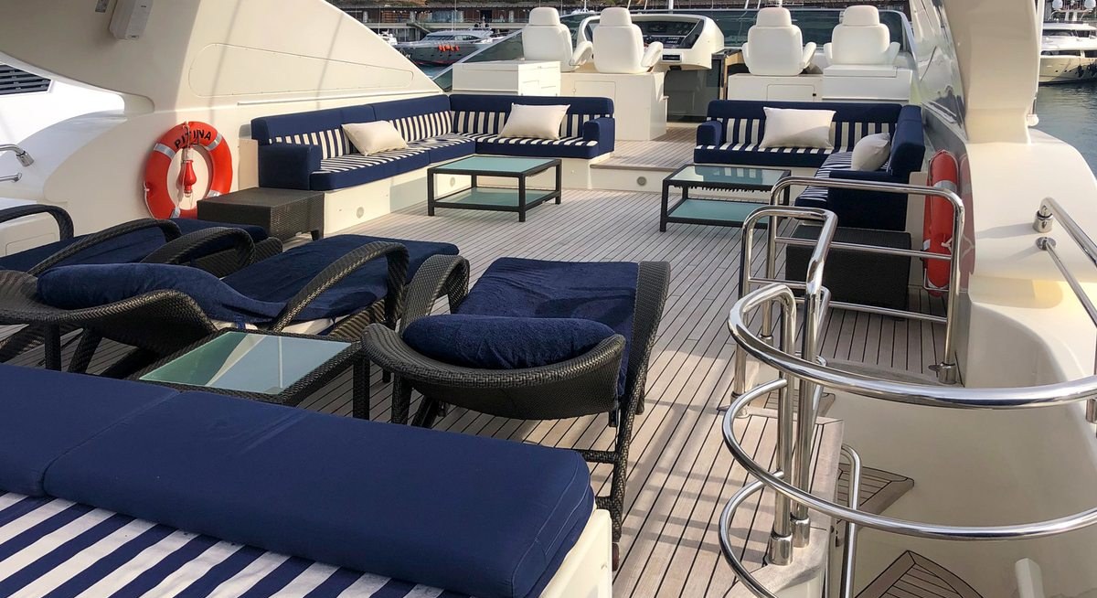 B4 yacht charter 3