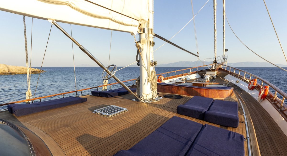 BABYLON yacht charter 3