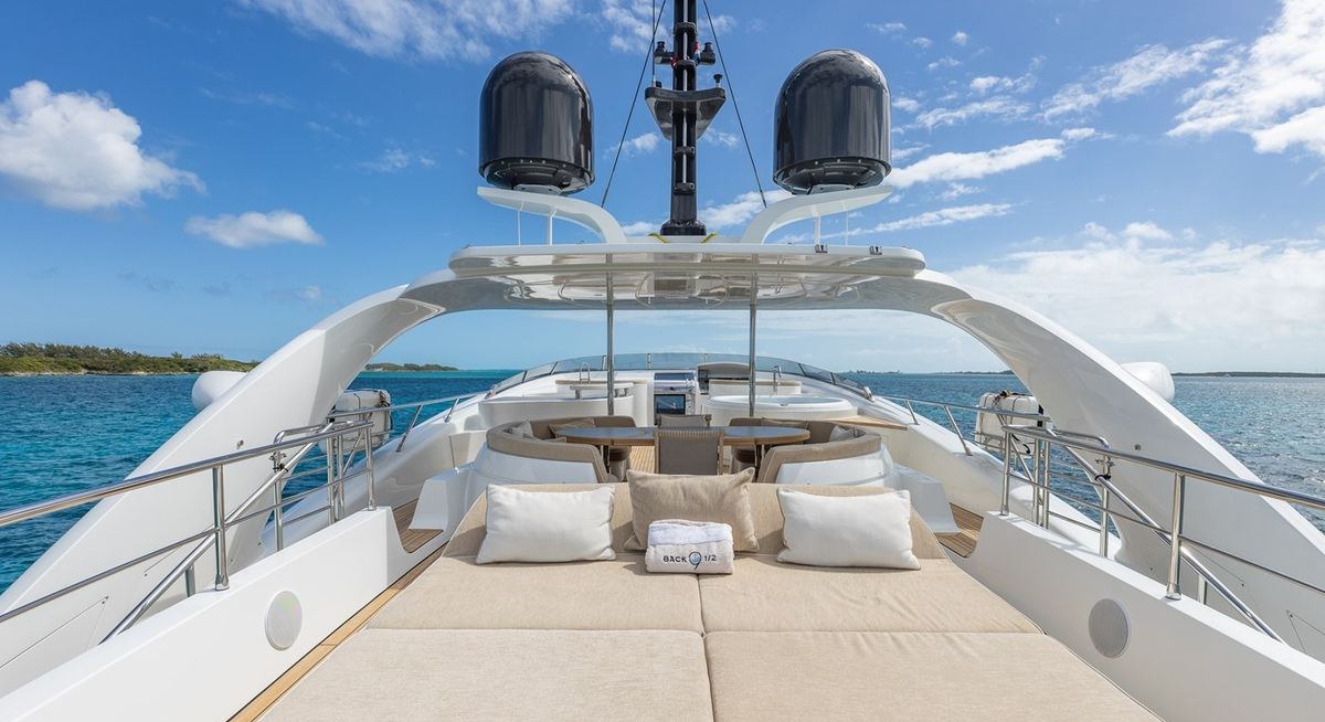 BACK 9 AND A HALF yacht charter 3