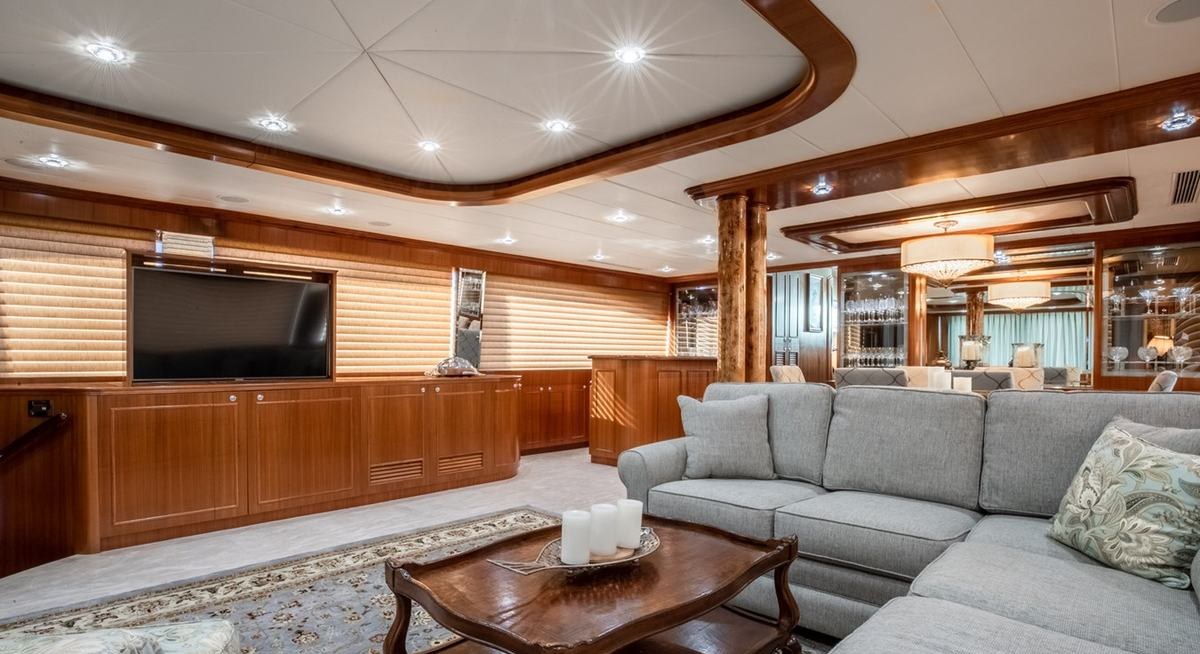 BAD DADDY yacht charter 4
