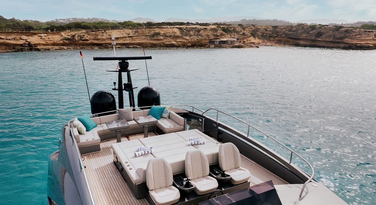 BALOO III yacht charter 3