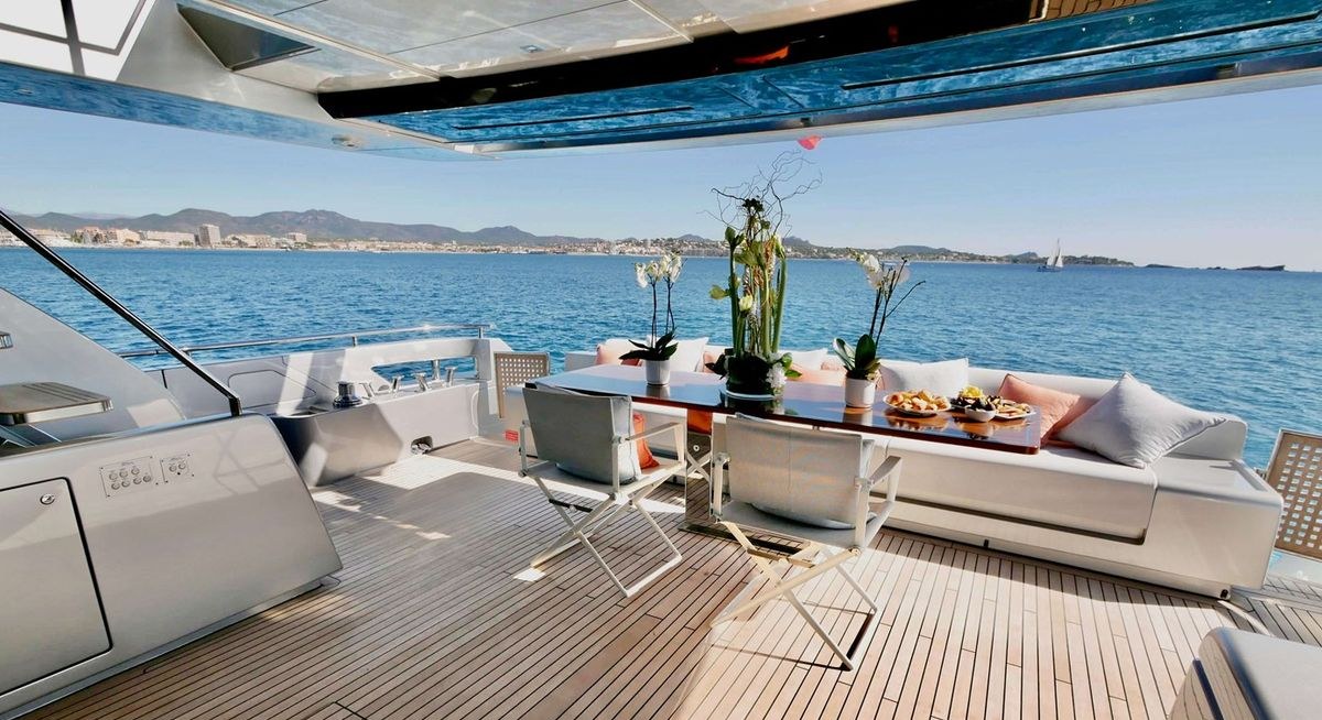 BASILIC yacht charter 4