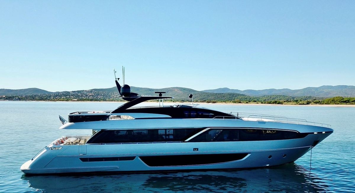 BASILIC yacht charter 1