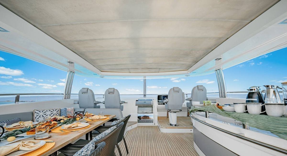 BEACHFRONT II yacht charter 3