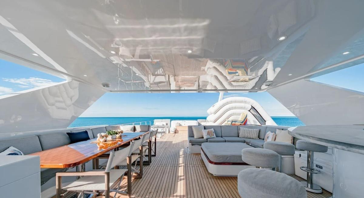 BEACHFRONT yacht charter 2