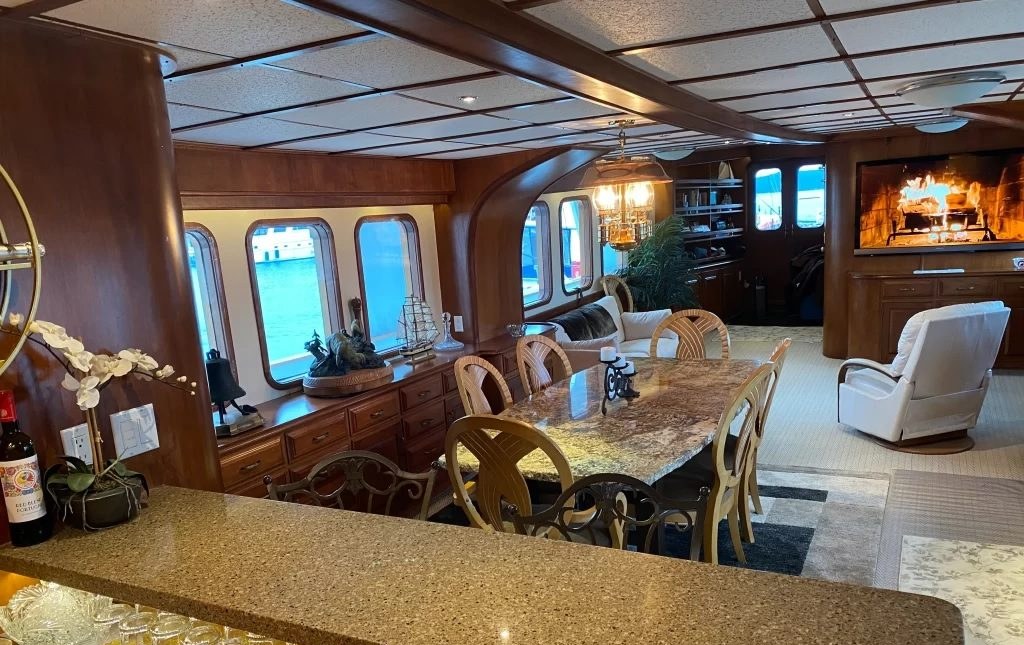 BEAR PAW yacht charter 3