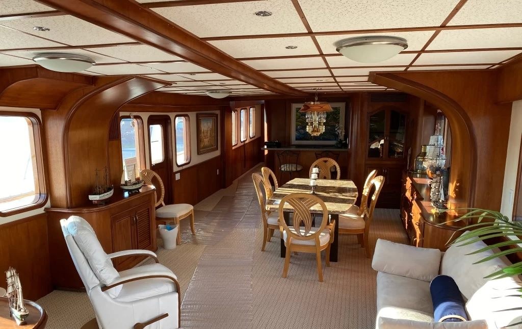 BEAR PAW yacht charter 2