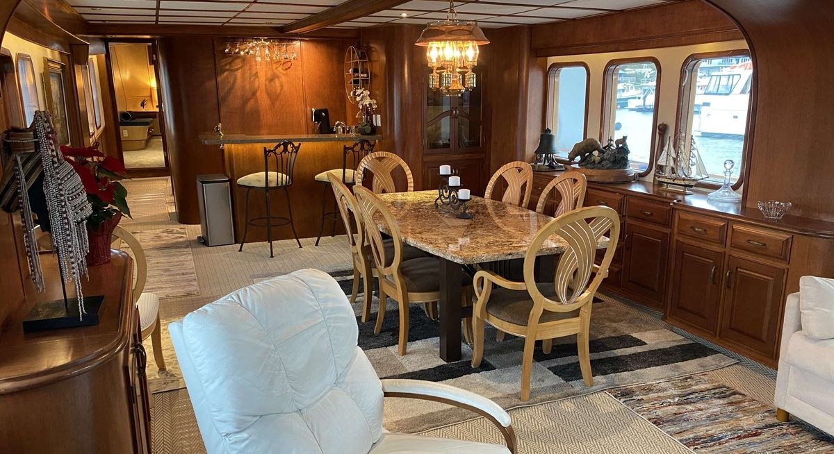 BEAR PAW yacht charter 4